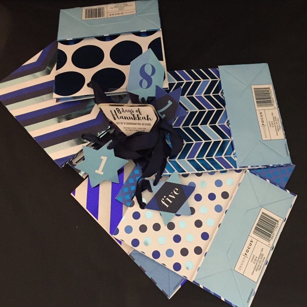 Gift bag set for 8 days of Hanukah NWT